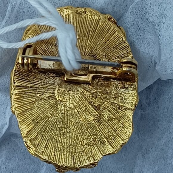 Victorian Inspired Romantic Cameo Brooch - Picture 2 of 3